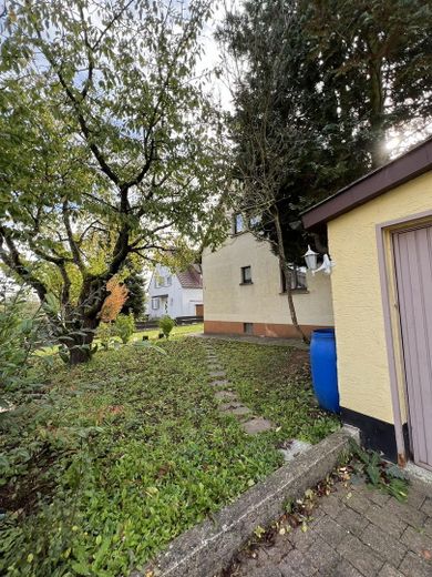 Garage, Blick auf Haus