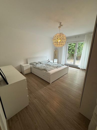 Helle Souterrain-Wohnung mit Terrasse (Südausrichtung) – Foto 5