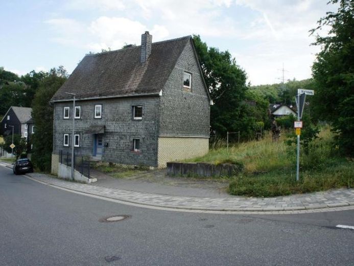 **PREISGÜNSTIGES- SCHIEFERBESCHLAGENS FACHWERKHAUS MIT ALTEM BAUMBESTAND IN MUDERSBACH-KEIN DENKMALSCHUTZ- **** – फोटो 1