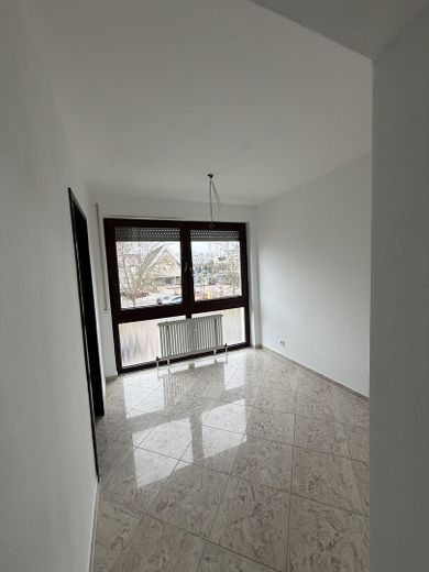 Modernisierte 4,5 Zimmer Wohnung mit Balkon, EBK und TG-Box in begehrter Wohnlage von Sindelfingen – Esszimmer