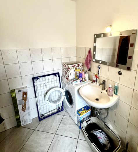 1,5 Zimmerwohnung mit Balkon, Aufzug und Garagenstellplatz in Blaustein-Klingenstein – Bad