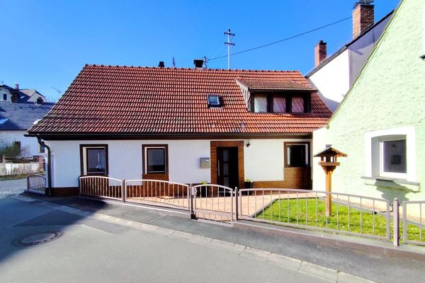 RESERVIERT - KLEIN, ABER OHO! Modernisiertes Einfamilienhäuschen mit Charme in 95346 Stadtsteinach - Einziehen &amp; Wohlfühlen!
