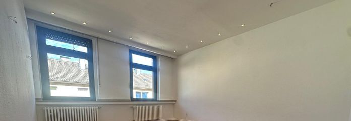 Luminoso appartamento ristrutturato di recente con 3 locali, in un edificio tranquillo proprio accanto ai Barmer Anlagen – Wohnzimmer 