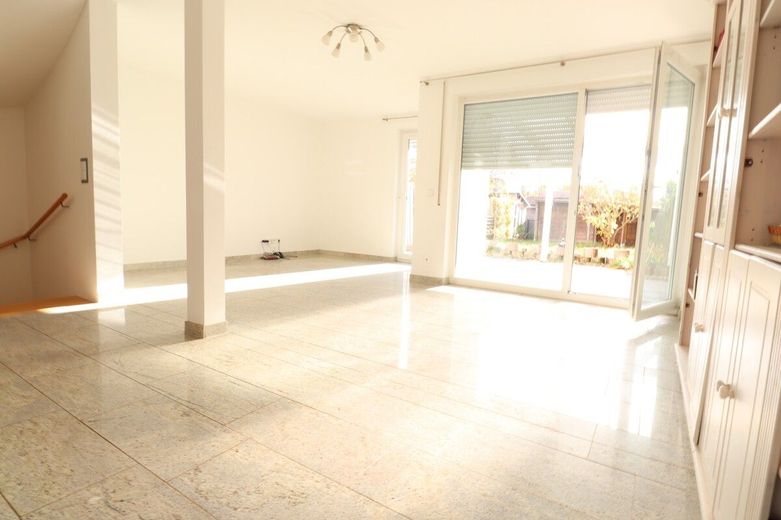 Mörse + + viel Platz + + 5 Zimmer + +  2x Balkon + + Carport + + Keller – ...mit Ausgang in den Garten