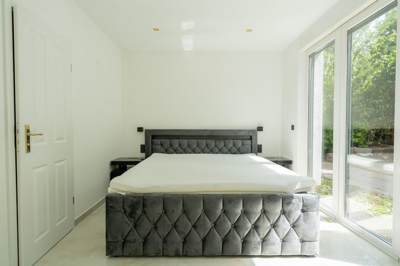 De particulier : Emplacement privilégié Waldweg. Construit en 2017. Rénové avec des matériaux de qualité. Entrée indépendante, jacuzzi, îlot de cuisson, et bien plus encore. – Photo 11