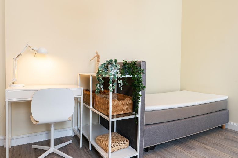 Мебльована 1-кімнатна квартира Aachen-Burtscheid, відремонтована | Furnished Apartment – Schlaf- & Wohnbereich