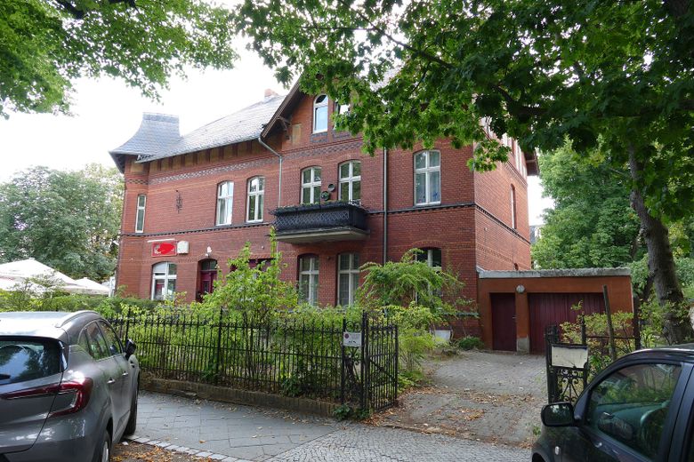 Mehrfamilienhaus in Berlin provisionsfrei zu verkaufen – Garage