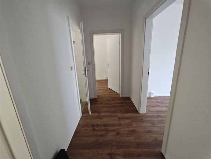 Neu renoviert! Helle 3-Zi. mit Balkon, Wanne &amp; Laminat in ruhiger Lage! – PHOTO-2026-06-26-09-29-57