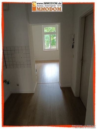 4 bis 5-Zimmer-Wohnung mit 2 Bädern in Zwickau, Nähe Schlobigpark, zu vermieten! – kleine Küche