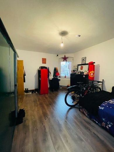 Geräumige Altbauwohnung in Stuttgart Ost – Zimmer