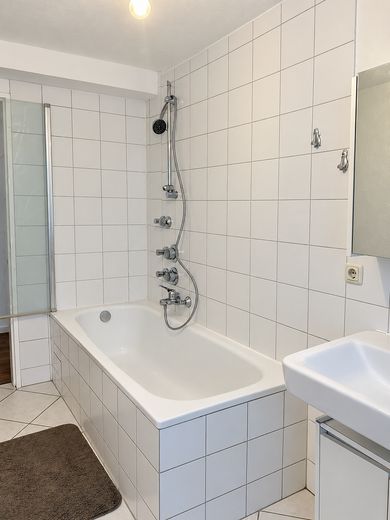 gepflegte 3 Zimmer, frei ab 01.01.2027 – Badezimmer