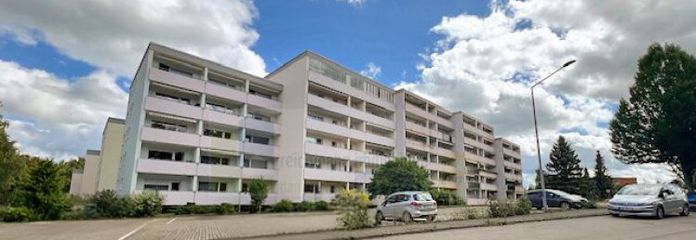Sankt Georgen – appartamento di proprietà di 4,5 locali con balcone, garage sotterraneo e splendida vista sul bosco – abitare in tranquillità a contatto con la natura sulla Seebauernhöhe!