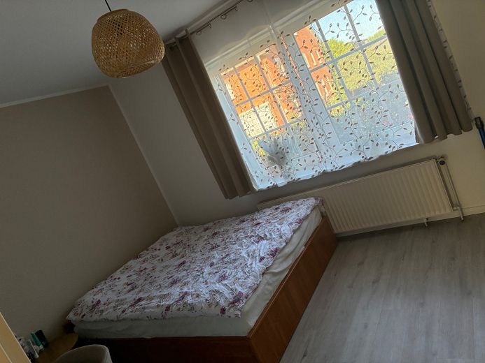 Einfamilienhaus mit Einliegerwohnung – Schlafzimmer unten