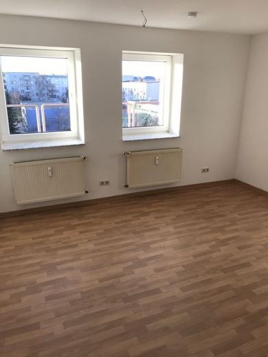 Schöne preiswerte 2-R-Wohnung ca.34m2in MD-Sudenburg  zu vermieten. – Wohnzimmer zweite Ansicht .