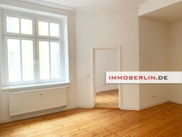 IMMOBERLIN.DE - Schöne Stuck-Altbauwohnung mit Südbalkon in ruhiger Kiezlage – Foto 1