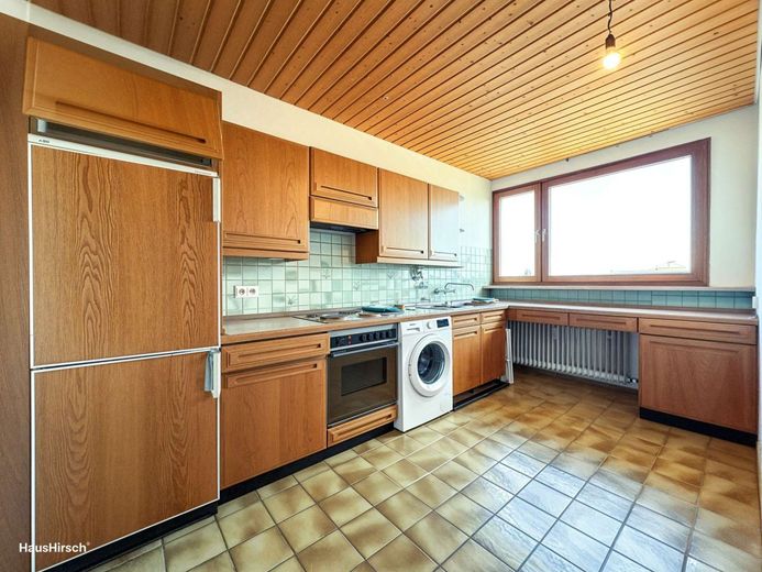 Stilvolle 3,5-Zimmer-Wohnung mit Loggia &amp; Alpenblick am Leonrodplatz über den Dächern Münchens – Küche