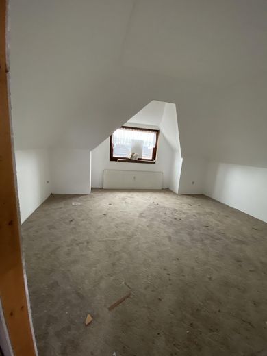 Renovierungsbedürftiges Einfamilienhaus mit großem Garten – Foto 32
