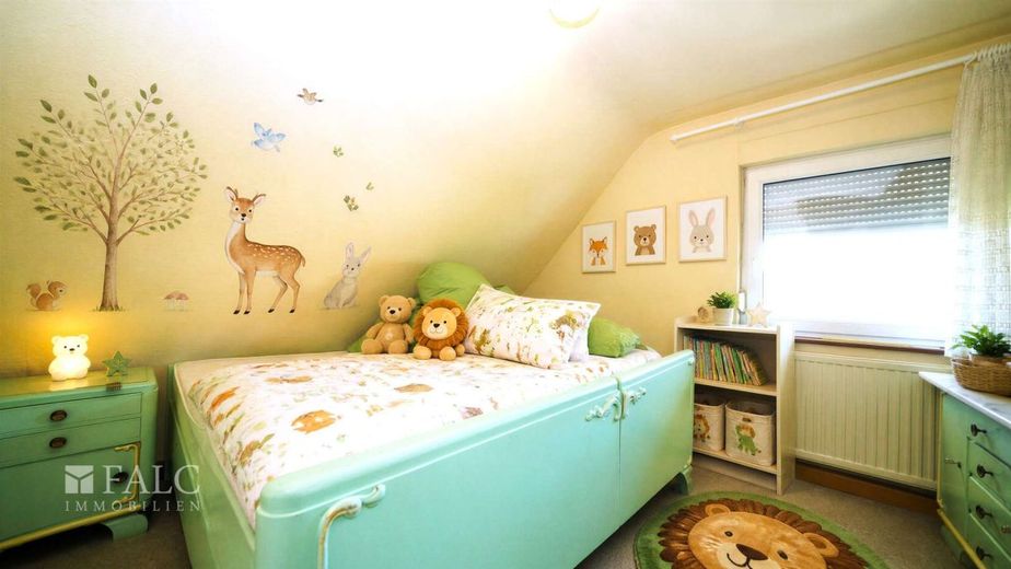 Alles was das Eigentum begehrt! Idyllisches Einfamilienhaus mit viel Potenzial - FALC Immobilien – Mögl. Kinderzimmer DG