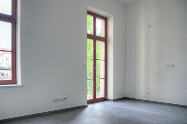 Luxus 3-Zimmer-Wohnung mit Einbauküche, Kamin und großem Balkon – Foto 8