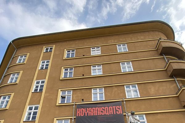 Підземне паркомісце неподалік Александерплац — обслуговування 24/7, безпечно та захищено від негоди