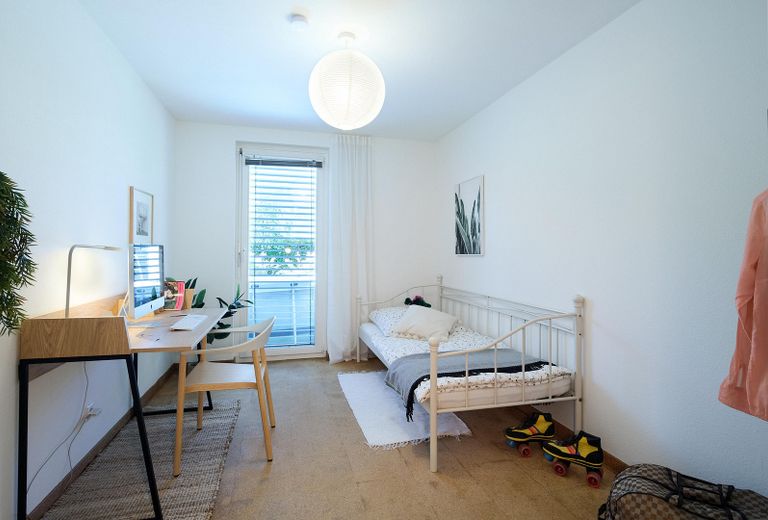 Highlight im Röthelheimpark - bezugsbereit, 4 Zimmer, großer Garten mit Pool – Jugendzimmer