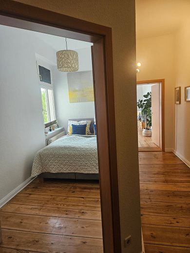 Sueño de edificio antiguo en Mittenwalde: 2 hab., 56 m², suelos de madera, cocina equipada y uso compartido del jardín – Foto 1