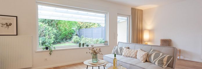Wohnzimmer mit Gartenblick