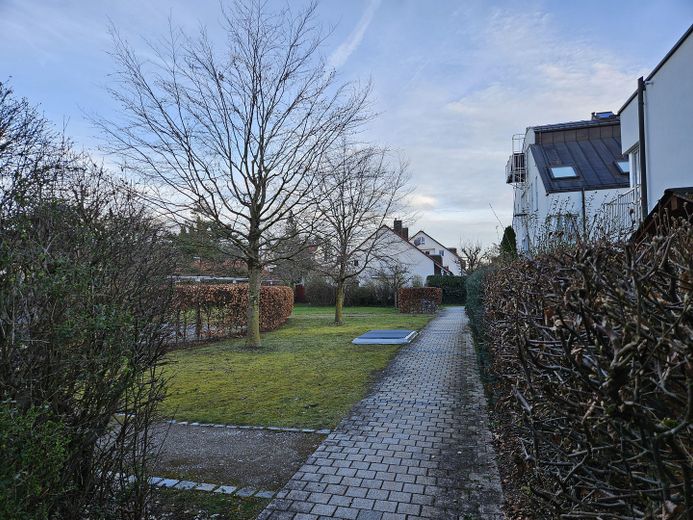 Appartamento arredato di 2 locali con balcone, posto auto TG e WLAN – ideale per expat – Foto 15