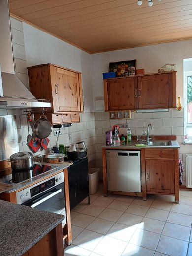 Einfamilienhaus in Kaiserslautern Erfenbach auf Eigentumsgrundstück, mit Anbau und Garten – Erdgeschoss/Küche