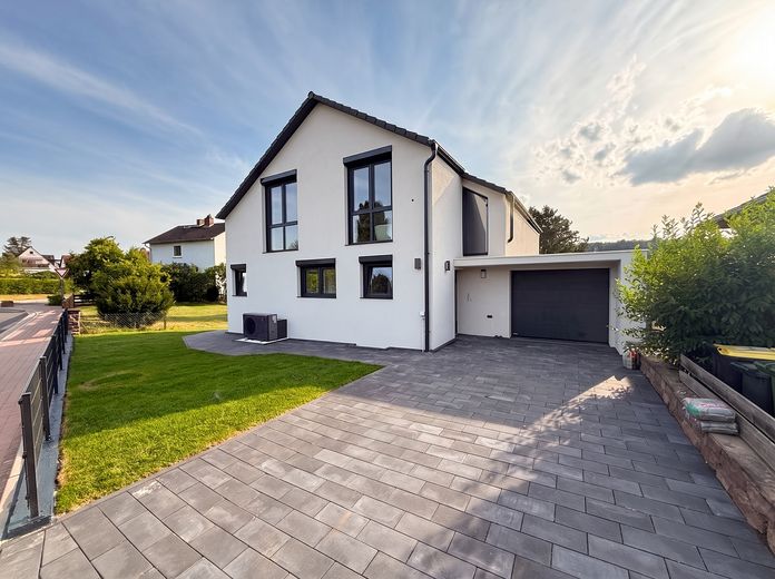 Luxus-EFH kernsaniert 2026 | Klasse A | 1.448 m² Grundstück – Ansicht Front