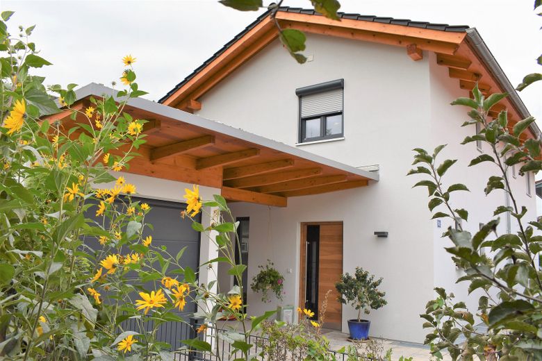 Ansicht Nord Ost mit Garage