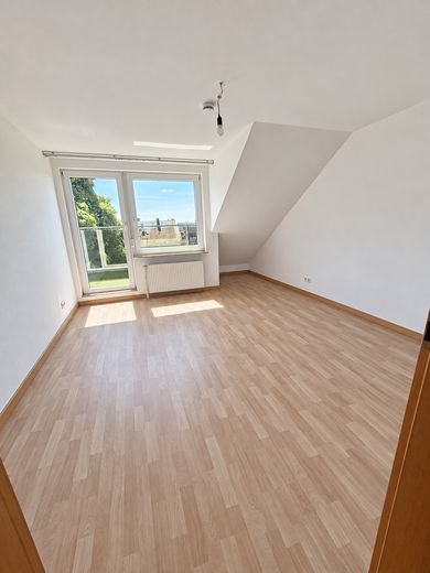 Zentralgelegene 3-Zimmer-Wohnung mit Balkon in Remscheid – Schlafzimmer