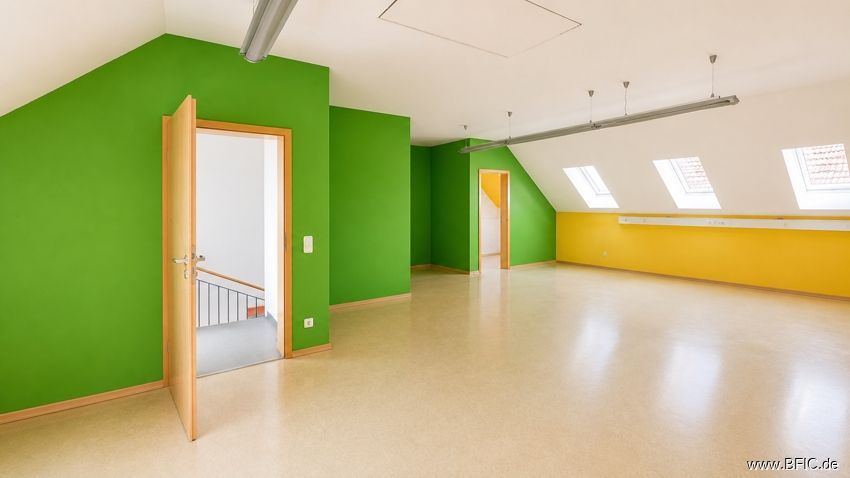 Großzügige Büro- / Praxisfläche auf zwei Ebenen in ruhiger Lage von Moorenweis – Raum 1 im OG