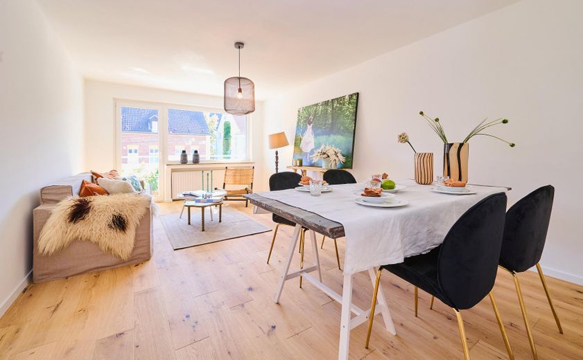 Appartamento modernizzato di recente, 3 locali con balcone – Wohnzimmer