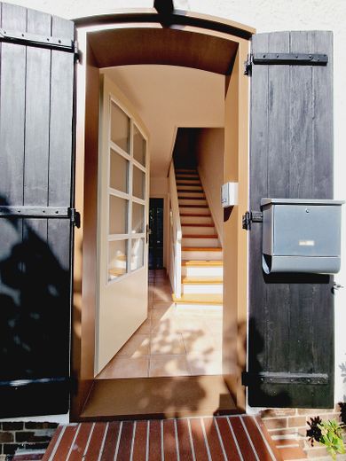 Fundstück: Schönes, sehr individuelles Reihenmittelhaus für Pärchen – Eingangsbereich