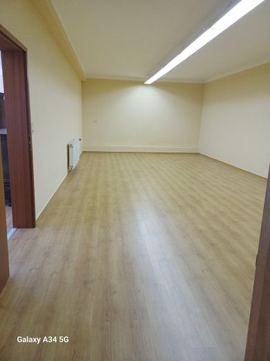 Veelzijdig bruikbaar commercieel vastgoed (kantoor, praktijk, hal, studio, ambacht, handel). 1a-locatie – Raum 3, ca. 50qm