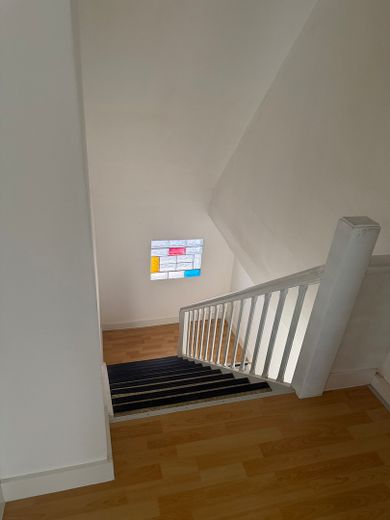 Dom jedno- lub dwurodzinny z pompą ciepła – bez prowizji – – Treppenhaus