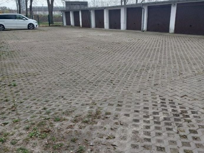 MD.-Stadtfeld -Ost में Editharing पर पार्किंग स्थान किराए पर उपलब्ध – फोटो 1