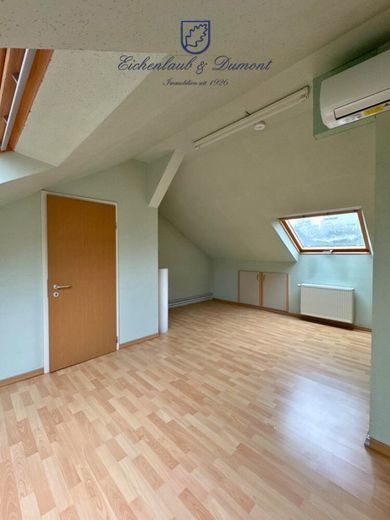 "Haus im Haus" 5-ZKB Wohnung + Stellplatz in Top-Lage nahe der Uni – Hobbyraum DG