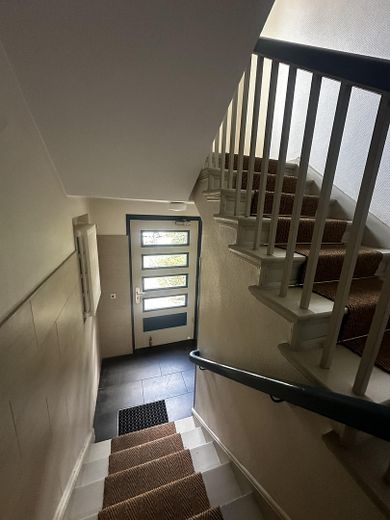 Apartamento en propiedad de 1,5 habitaciones sin alquilar en Westend – Mucho margen de diseño en una ubicación muy solicitada – Treppenhaus