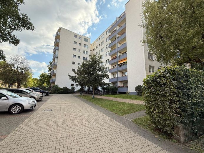 Top-Lage & Weitblick am Fennsee: Helle, bezugsfreie 2-Zimmer-Wohnung. Für Selbstnutzer oder Anleger – Stellplätze