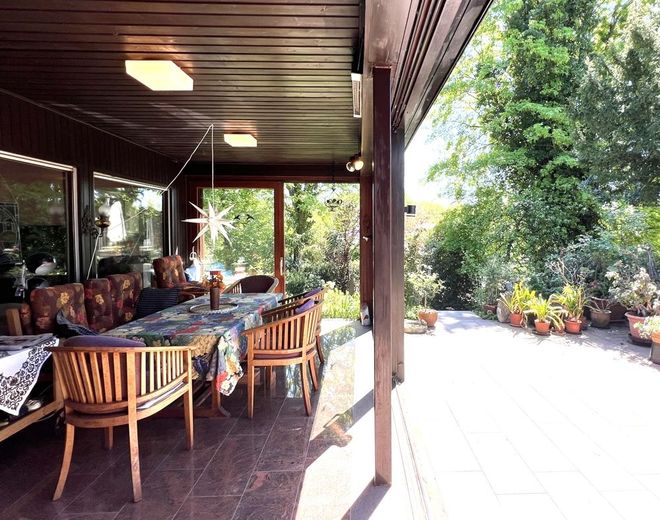 Rarität in Bochum-Stiepel: Charmantes freistehendes Einfamilienhaus mit weitläufigem Grundstück – Wintergarten und Terrasse
