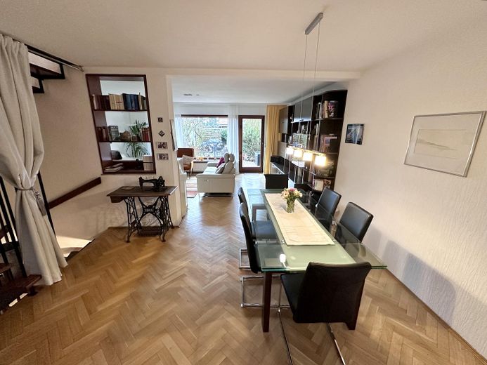 Direkt v. Eigentümer: Gemütliches Reihenendhaus mit Garten in bester Waldrandlage von Trautheim – Essbereich