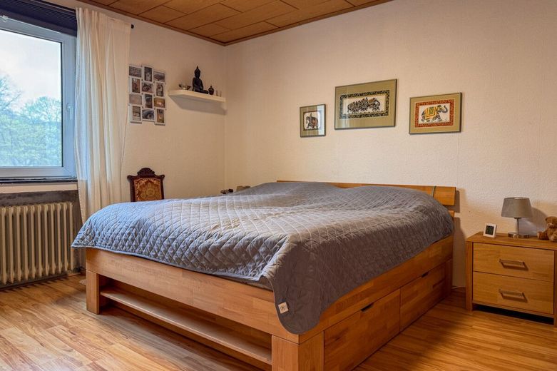 Endlich Raum für alle: 130m² Maisonette mit 4 Schlafzimmern &amp; zwei Garagen in Lüssum-Bockhorn – Schlafzimmer 1.OG