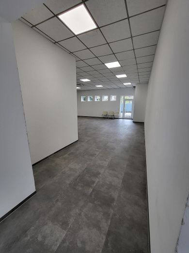 2 Einmalige Ladenlokale in stark frequentierter Lage mit ca. 280 m2 und 103 m2 Gewerbefläche – Zugang hinterer Teil