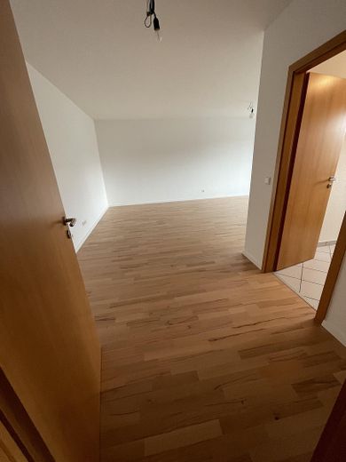 Helle 3 ZKB-Wohnung mit Balkon und Abstellraum in Bensheim – Eingangsbereich Wohnzimmer