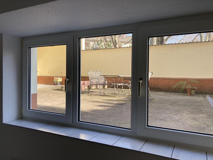 Attenzione! Appartamento di 1,5 locali completamente ristrutturato al piano seminterrato, con cucina componibile e grande cantina – Foto 2