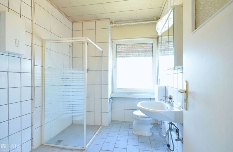 Freistehendes Einfamilienhaus mit großem Garten! – Badezimmer