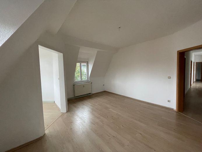 Eisenach Südviertel 5ZKB ab sofort; und die Küche ist auch schon drin – Wohnzimmer