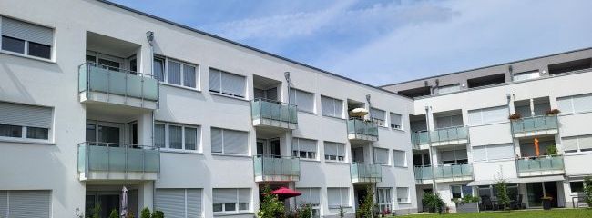 neuwertige seniorengerechte 2,5 Zimmerwohnung mit Loggia – Bild 1